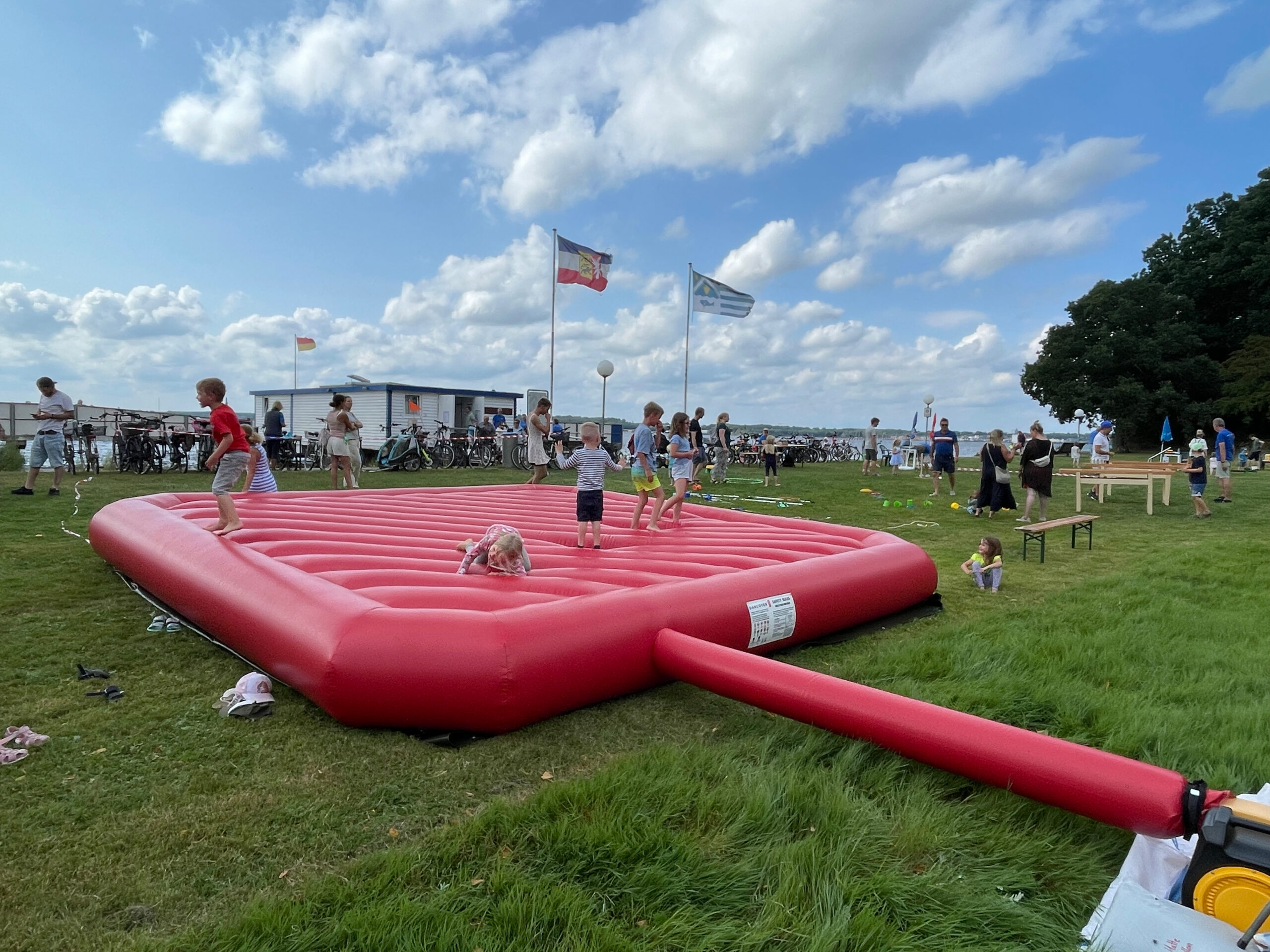 Sommerfest mit Hüpfburg